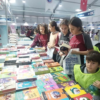 2025-uskudar-kitap-fuar-gezi2