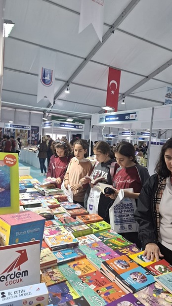 2025-uskudar-kitap-fuar-gezi4