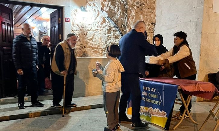 Her Ay Bir Cami Bir Sohbet